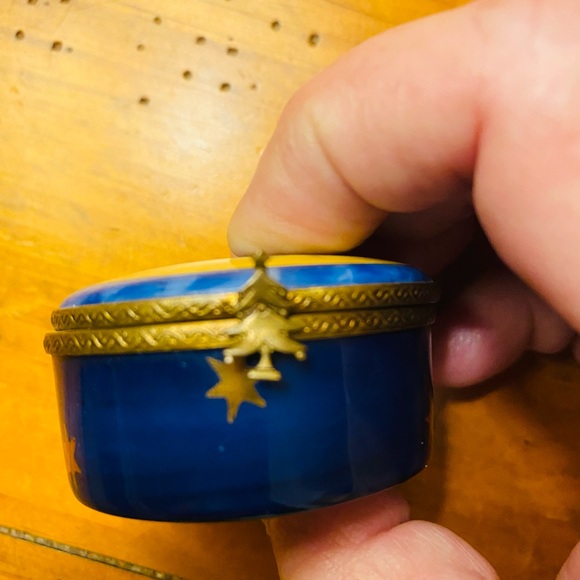 VINTAGE LIMOGES BOX ~ MOON 🌙 & Stars ⭐️ - Picture 2 of 5